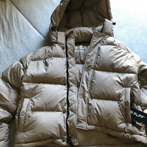 ARITZIA WOMENS SUPER PUFF SHORTY IN TURNER TAUPE SMALL